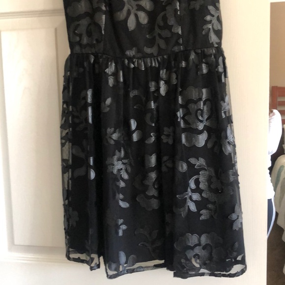 Dress - Picture 3 of 3